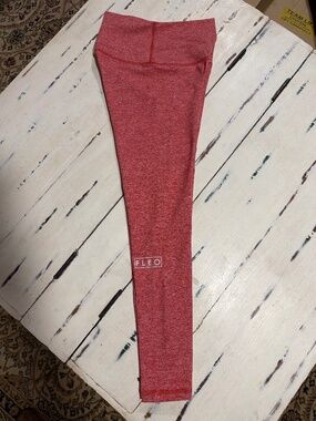 Fleo Heather Red El Toro 25" Leggings Sz Small